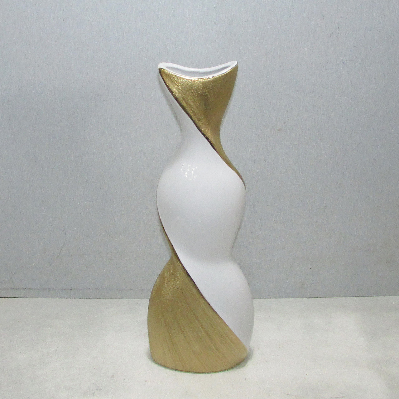 16" Twisted Vase, White/Gold